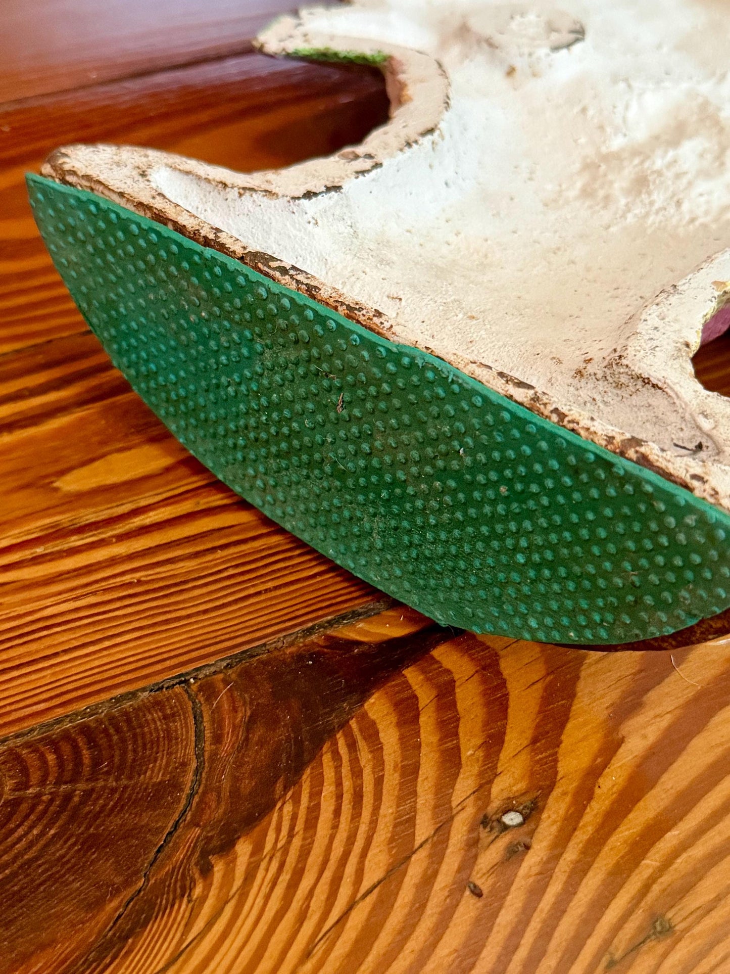 chippy cast iron bouquet door stop