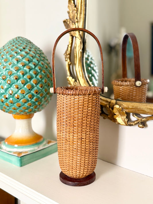Nantucket style wine bottle basket