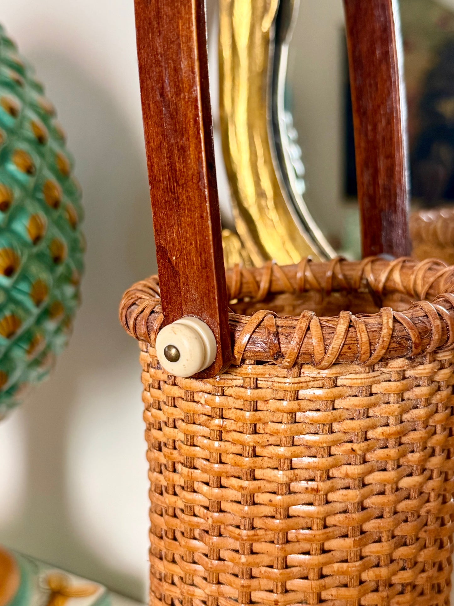 Nantucket style wine bottle basket