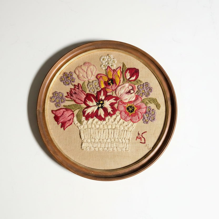 Round framed floral bouquet embroidery