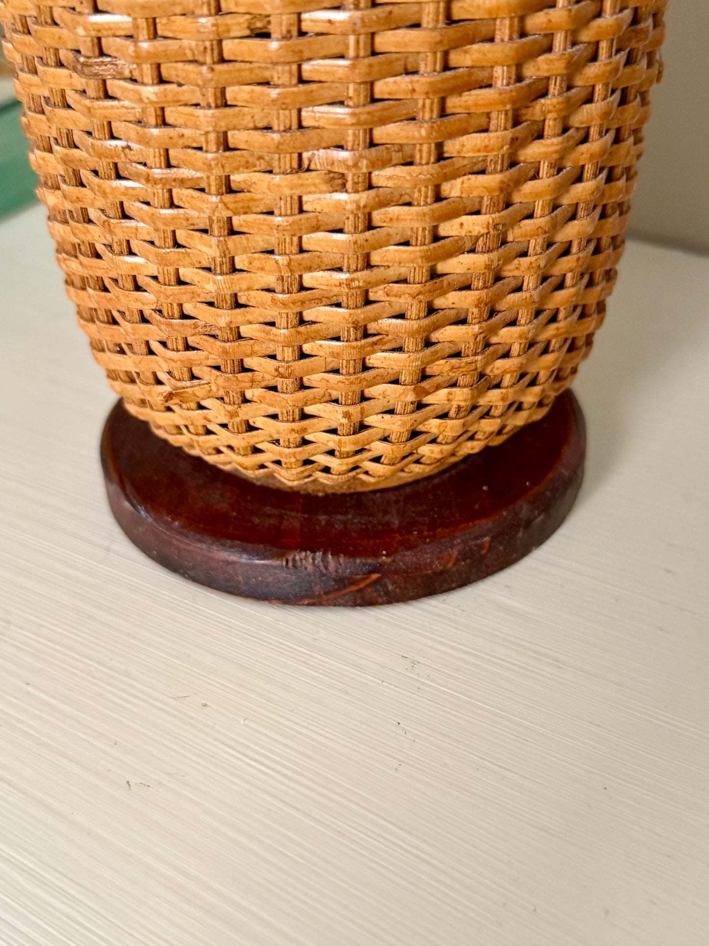 Nantucket style wine bottle basket