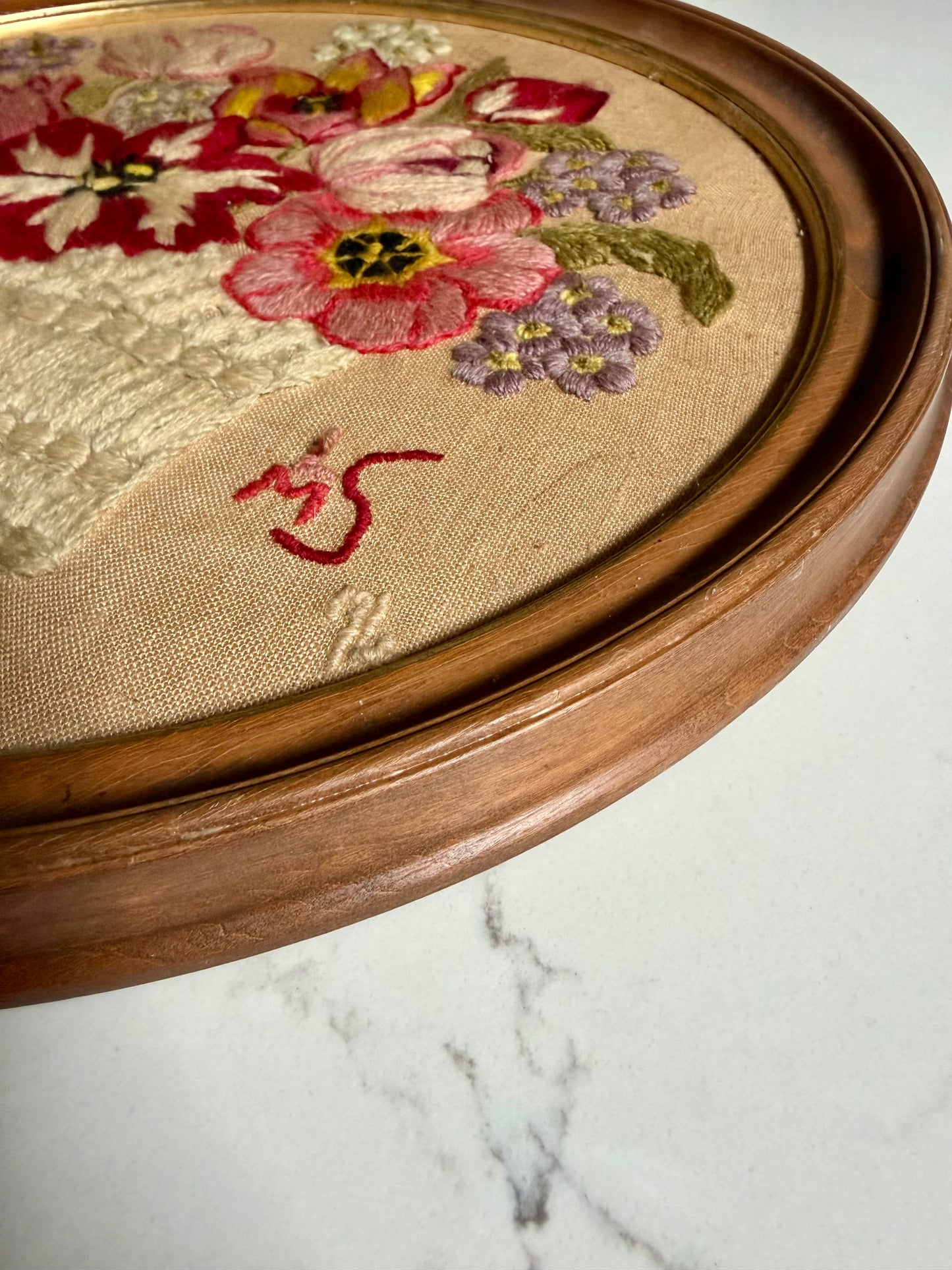 Round framed floral bouquet embroidery