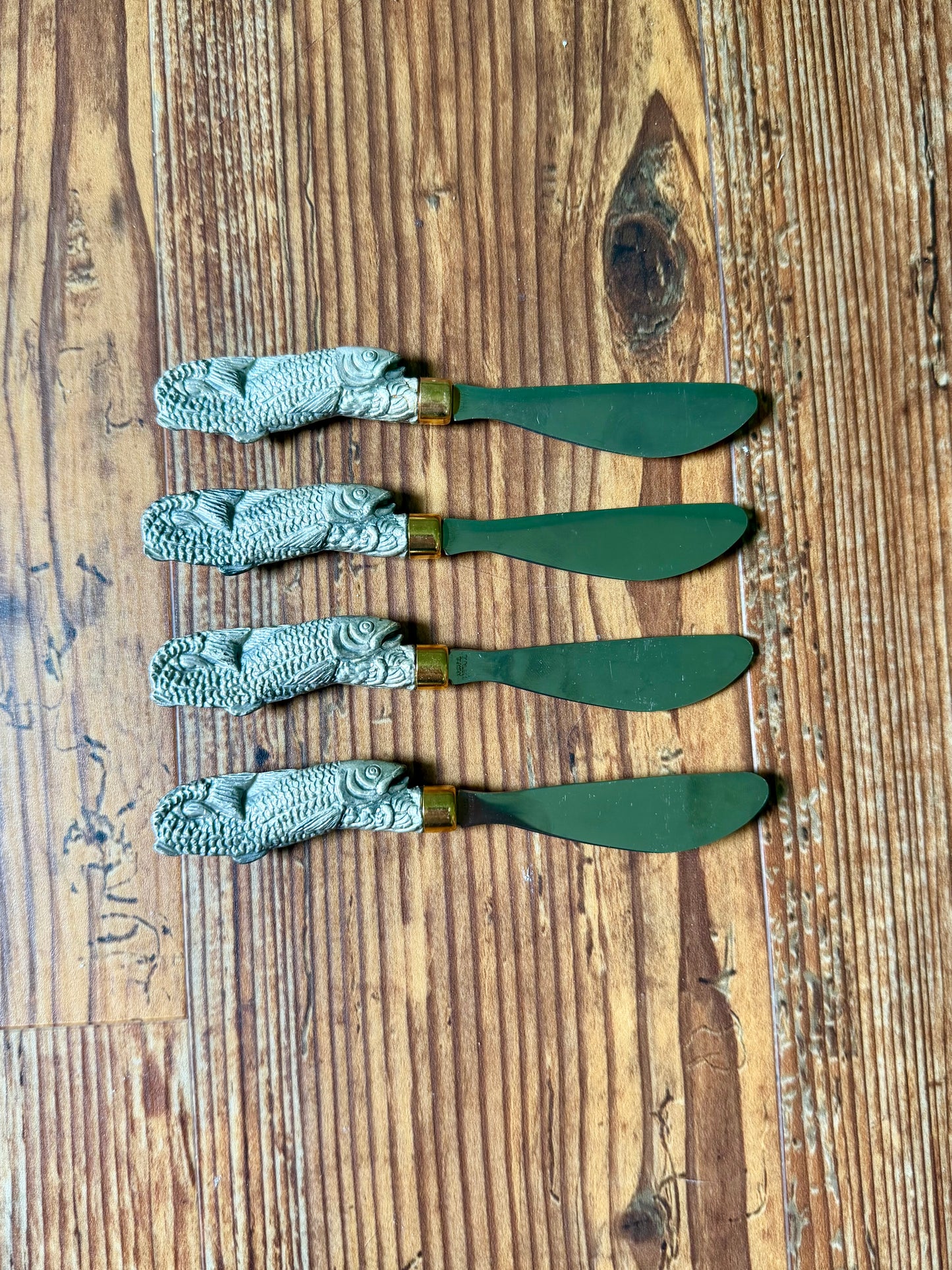 Fish knives