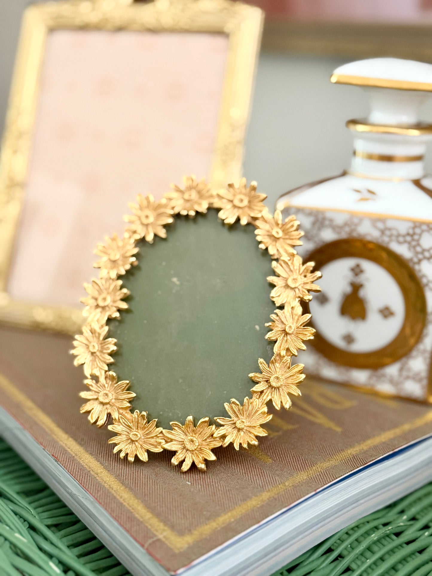 Hollywood Regency cast brass gilt daisy picture frame