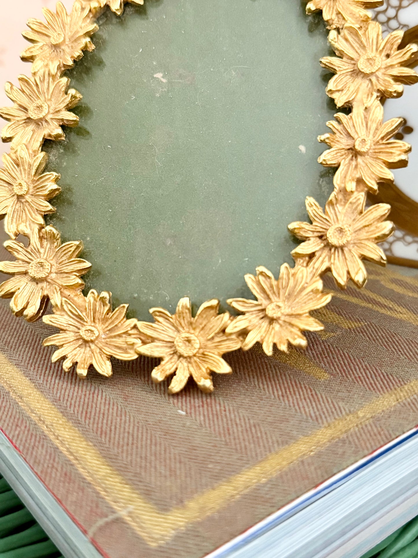 Hollywood Regency cast brass gilt daisy picture frame