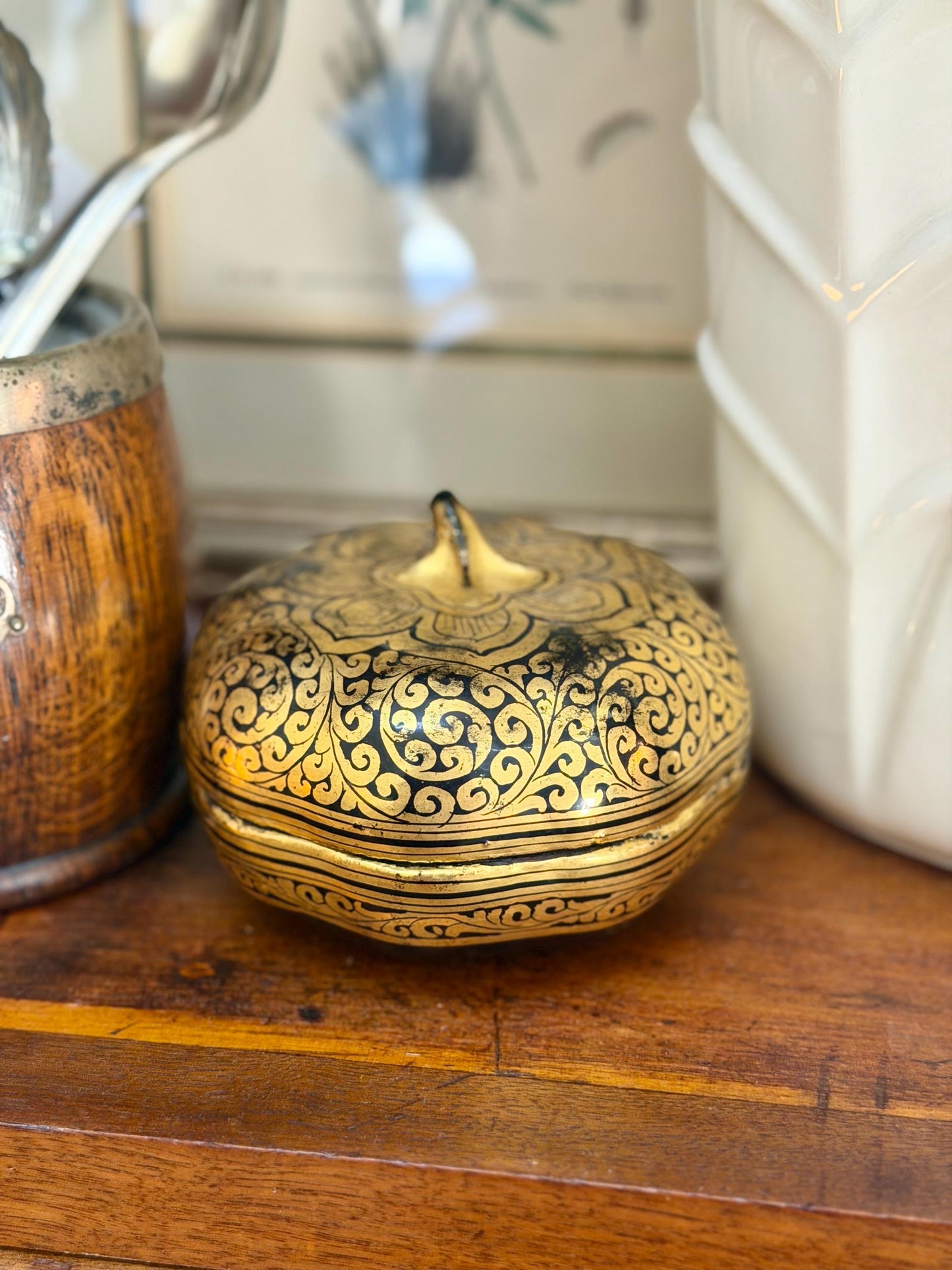black and gold Burmese lacquerware pumpkin / melon box