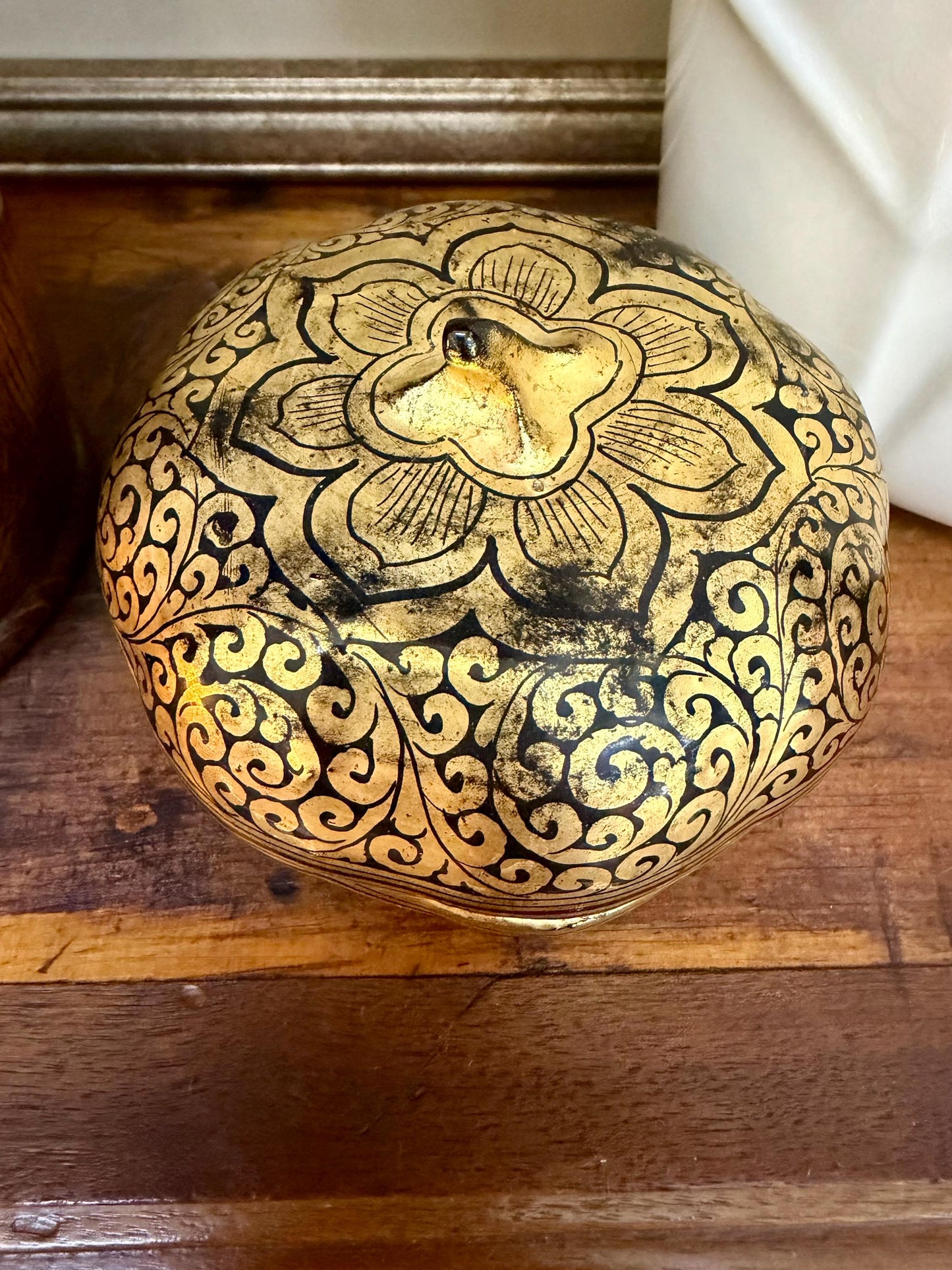 black and gold Burmese lacquerware pumpkin / melon box