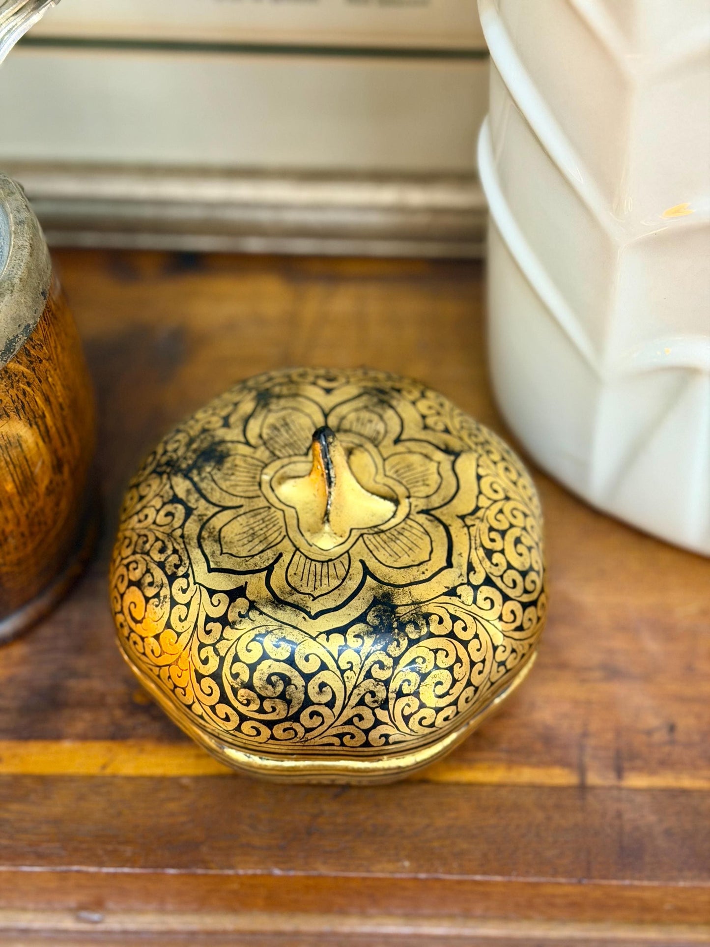 black and gold Burmese lacquerware pumpkin / melon box