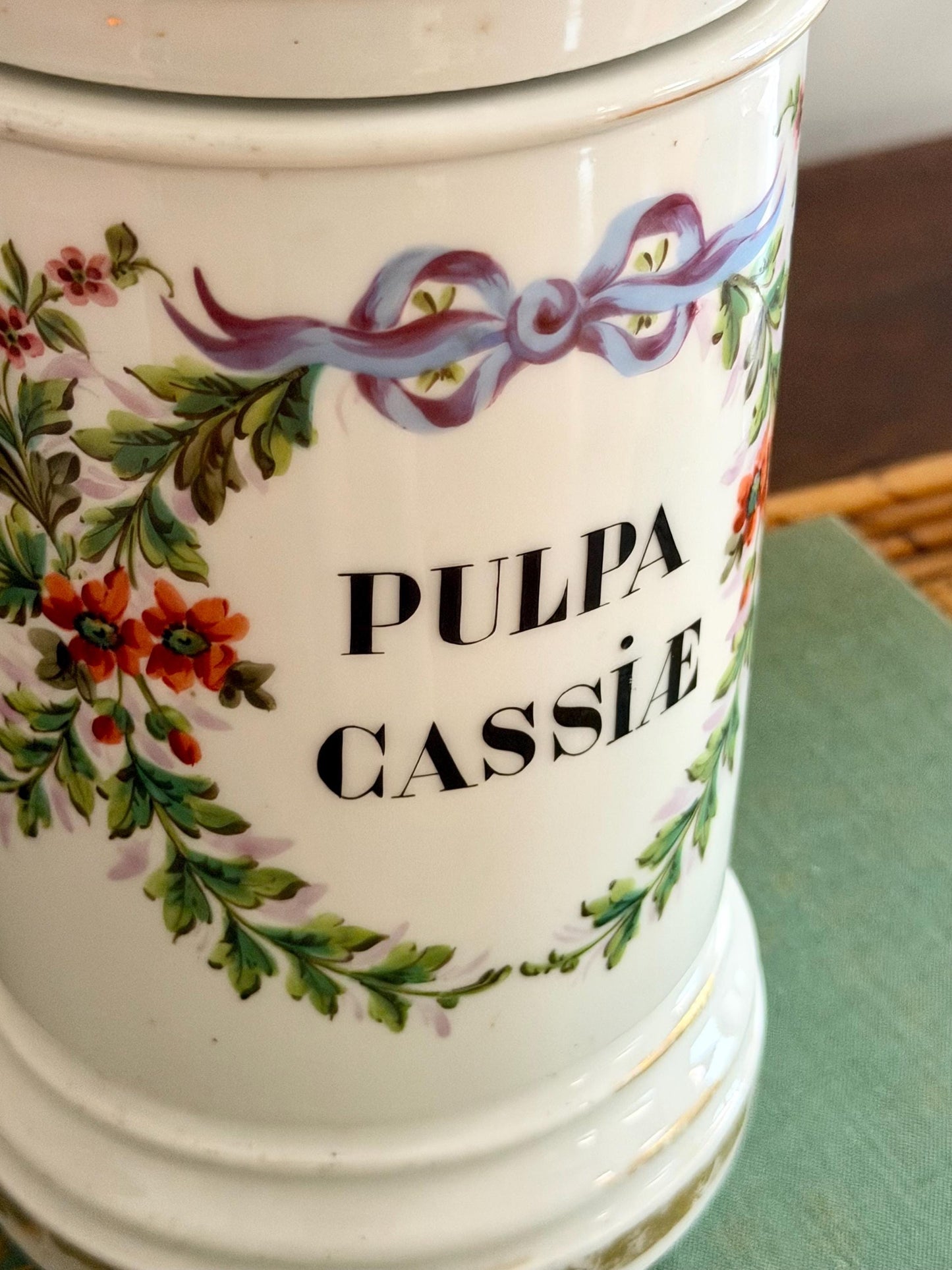 vintage Pulpa Cassiae apothecary jar