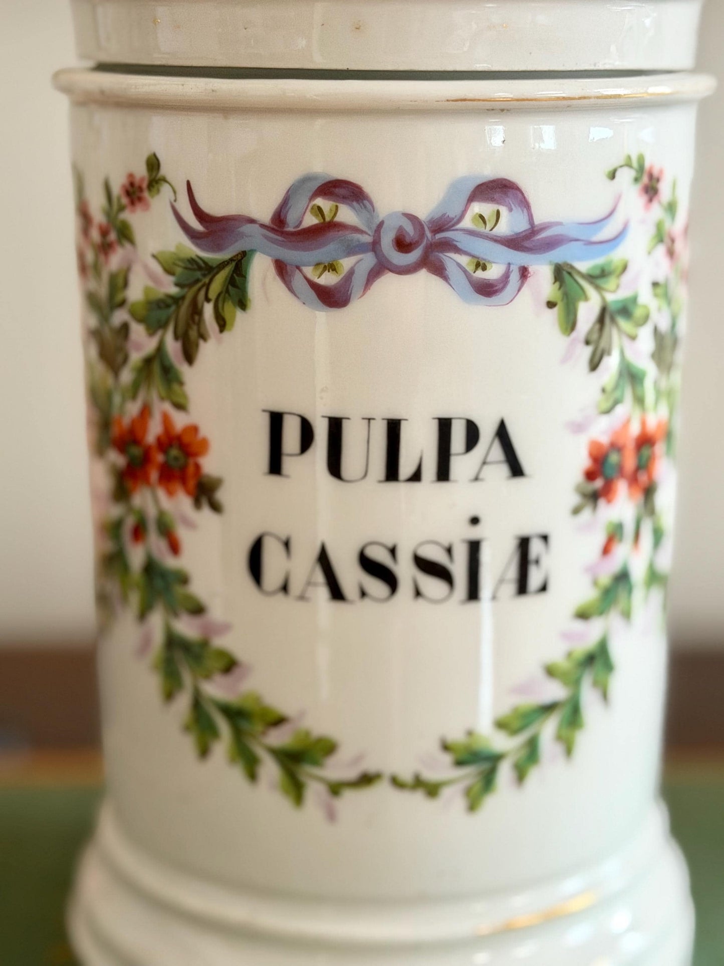 vintage Pulpa Cassiae apothecary jar